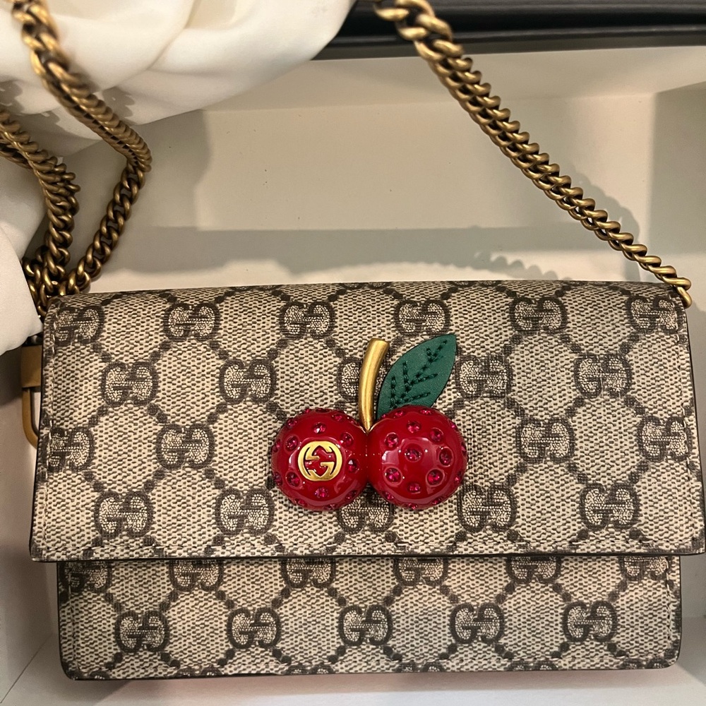 GUCCI SUPREME MINI CHERRY
